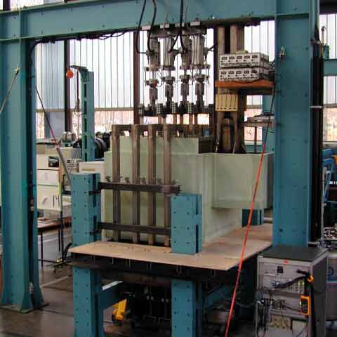 Mehrachsige Tieftemperatur-Bauteilpr�fung (-180�C)
