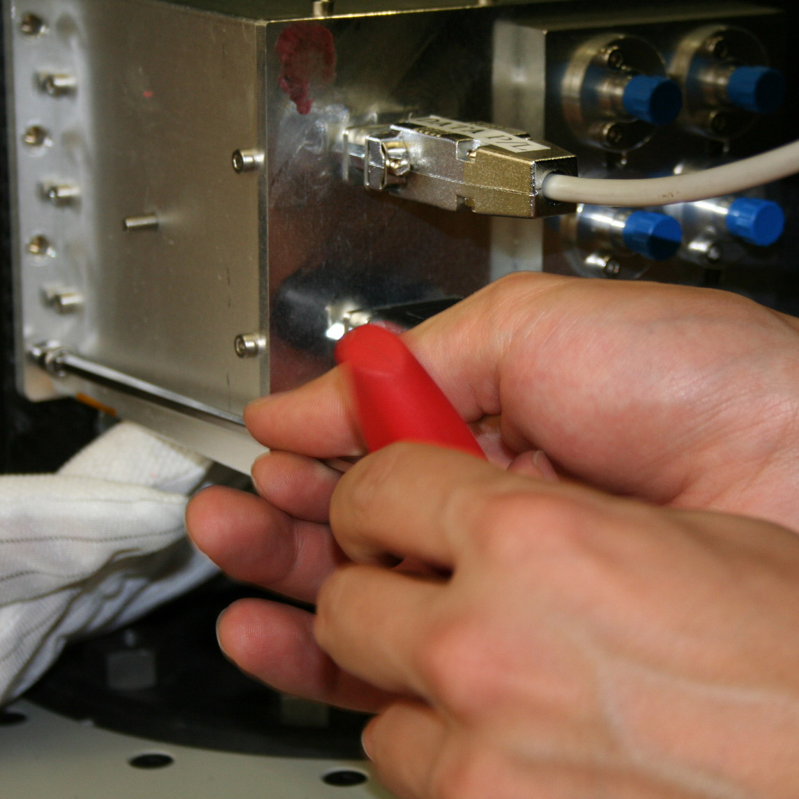 Schwingungspr�fung einer Elektronikbox im Rahmen eines ESA-Projektes